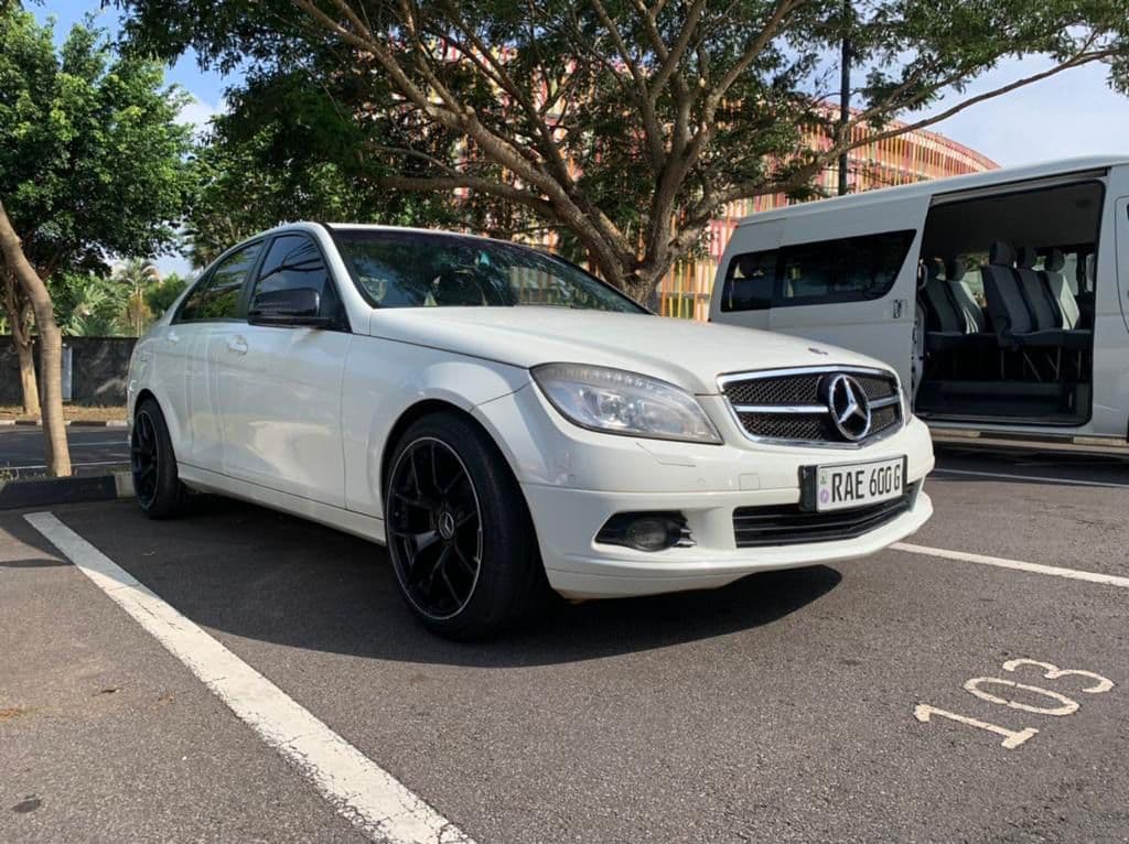 The Mercedes-Benz C300 — photo 4